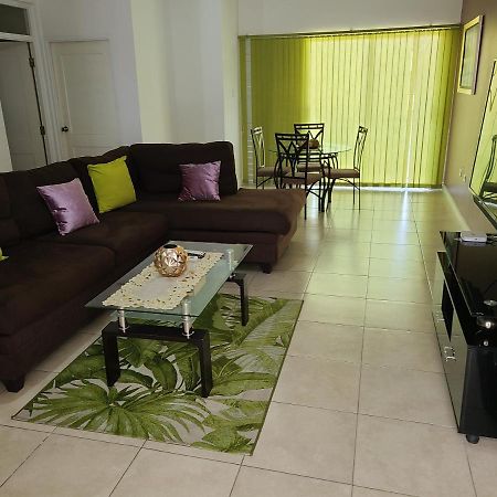 New Kingston Luxurious Secure Condo Bagian luar foto