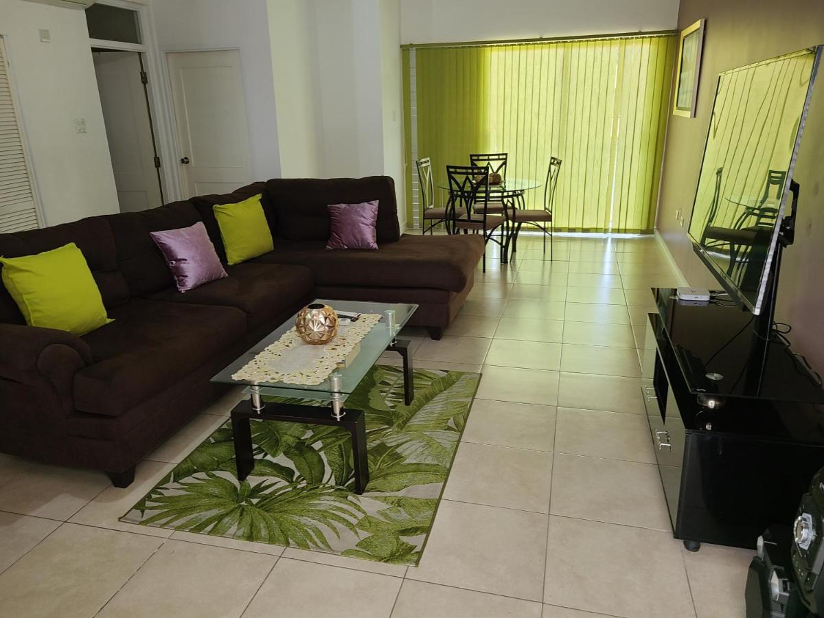 New Kingston Luxurious Secure Condo Bagian luar foto