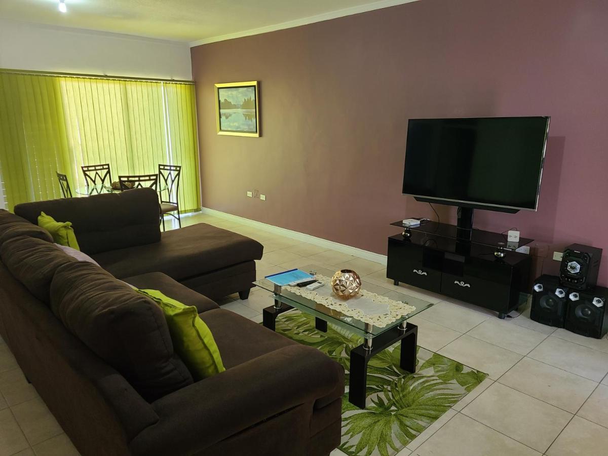 New Kingston Luxurious Secure Condo Bagian luar foto