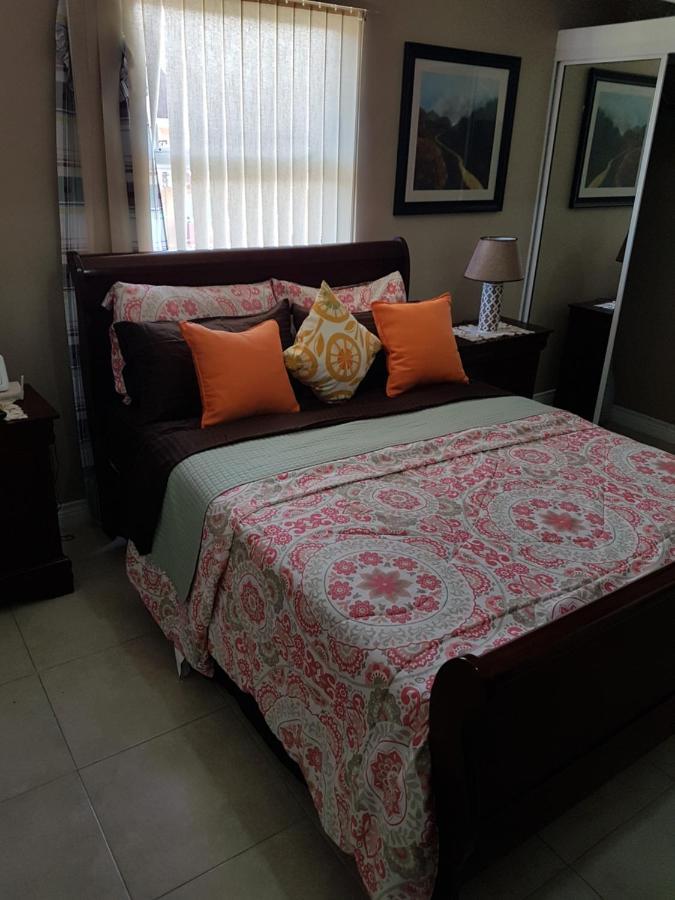 New Kingston Luxurious Secure Condo Bagian luar foto