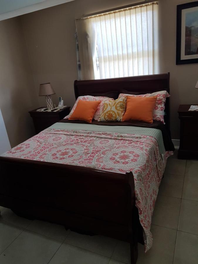 New Kingston Luxurious Secure Condo Bagian luar foto