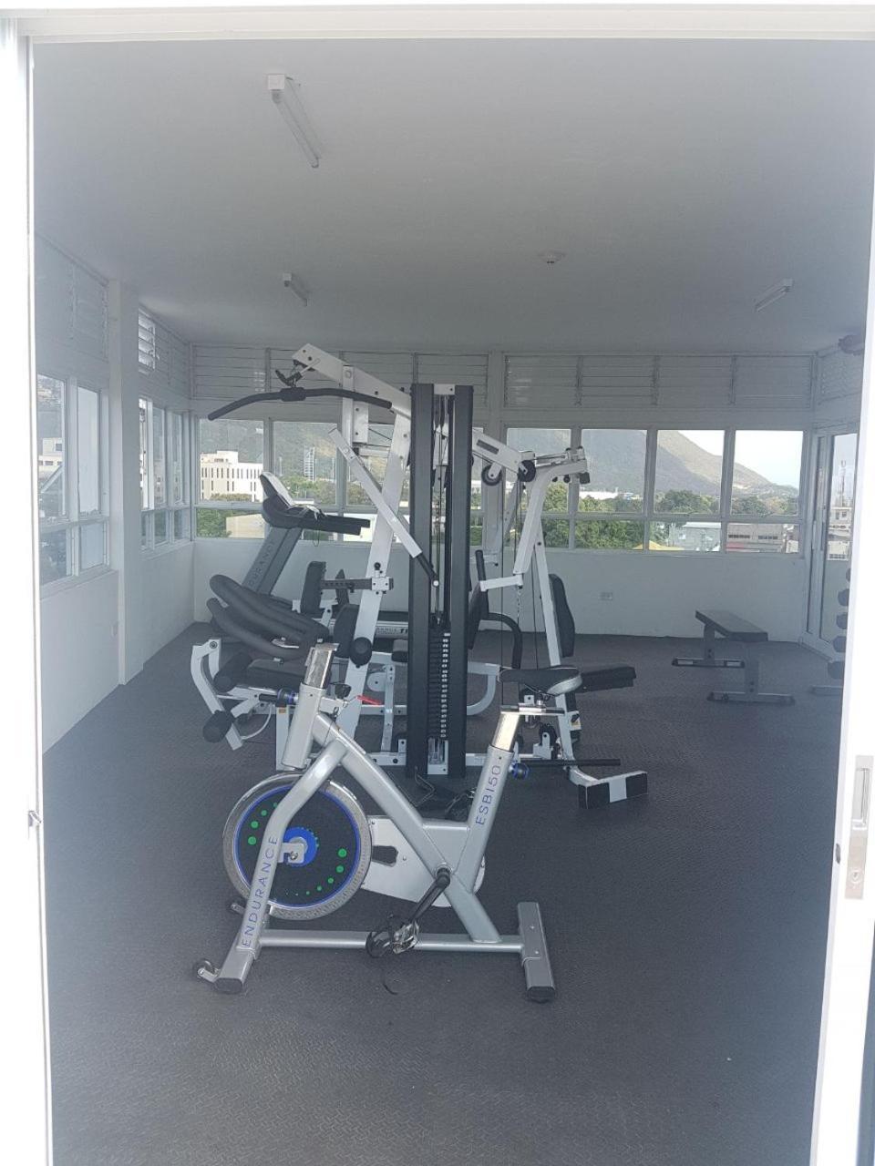 New Kingston Luxurious Secure Condo Bagian luar foto