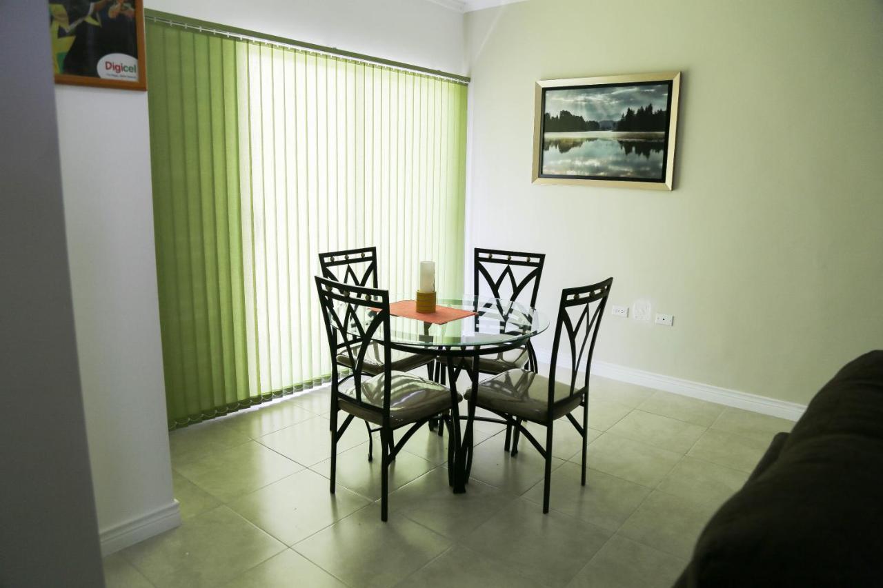 New Kingston Luxurious Secure Condo Bagian luar foto