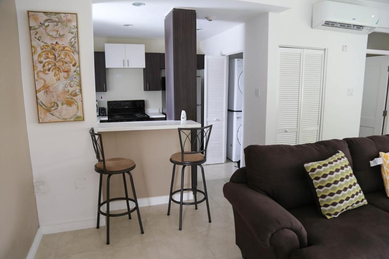 New Kingston Luxurious Secure Condo Bagian luar foto