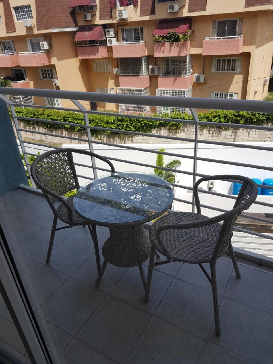 New Kingston Luxurious Secure Condo Bagian luar foto
